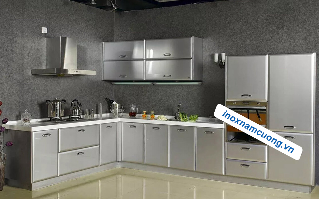 ung-dung-cua-inox-trong-trang-tri-noi-that-ngoai-that